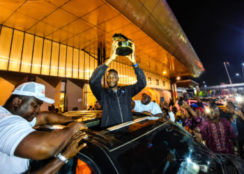 Conakry : Serhou Guirassy présente son Soulier d’Or au peuple de Guinée