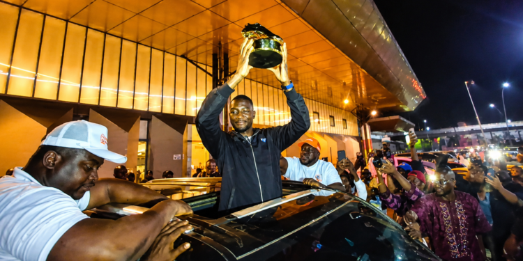 Conakry : Serhou Guirassy présente son Soulier d’Or au peuple de Guinée